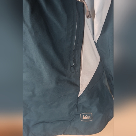 🌧️ REI Event Waterproof Jacket - Ready to Conquer the Rain! 🌧️ - Picture 3 of 7